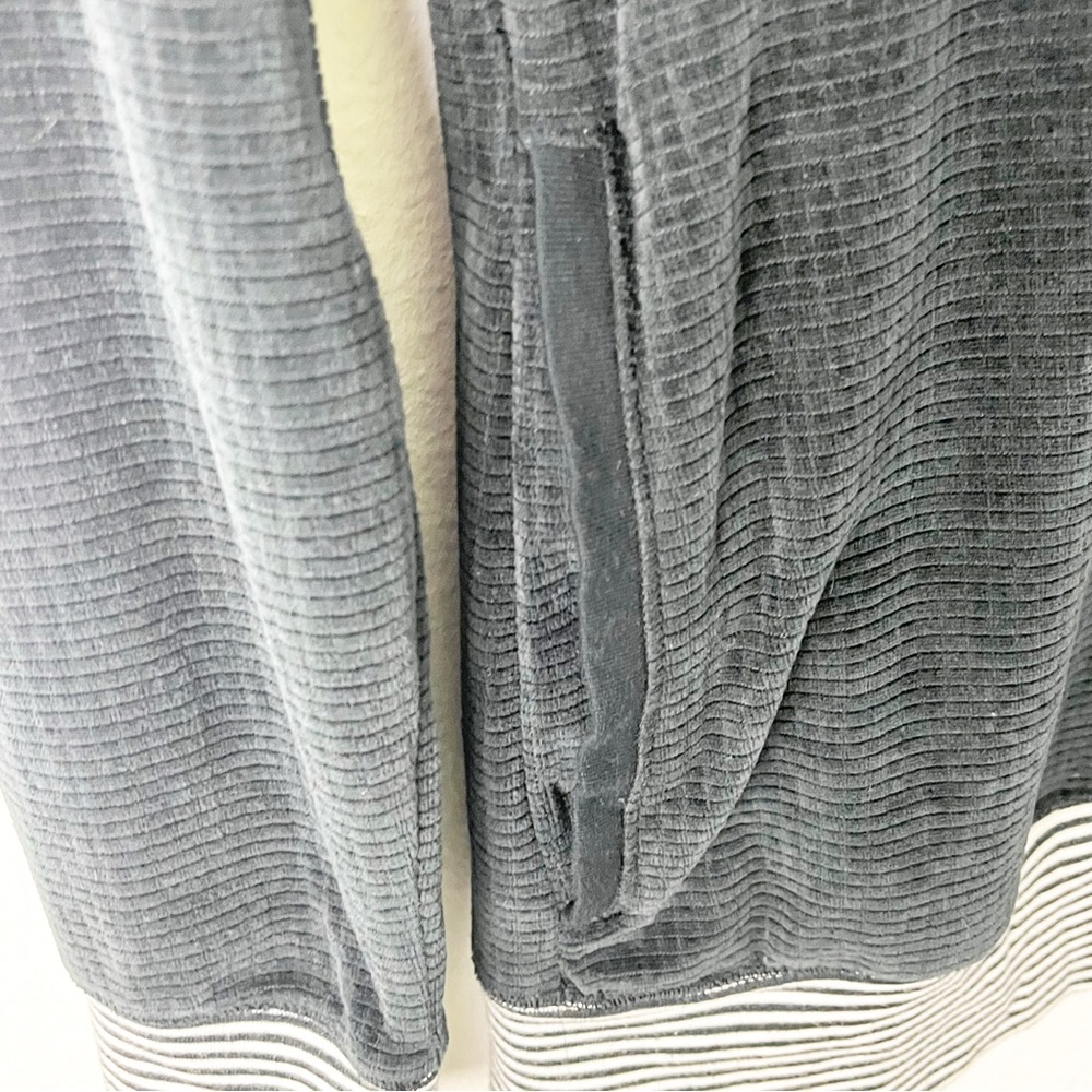 JUICY COUTURE Gray V-Neck Graphic Long Sleeves Nightshirt Small Cozy Loungewear - Picture 7 of 7